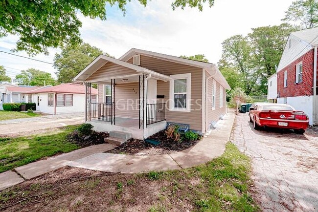 Building Photo - 812 N Elm Ave