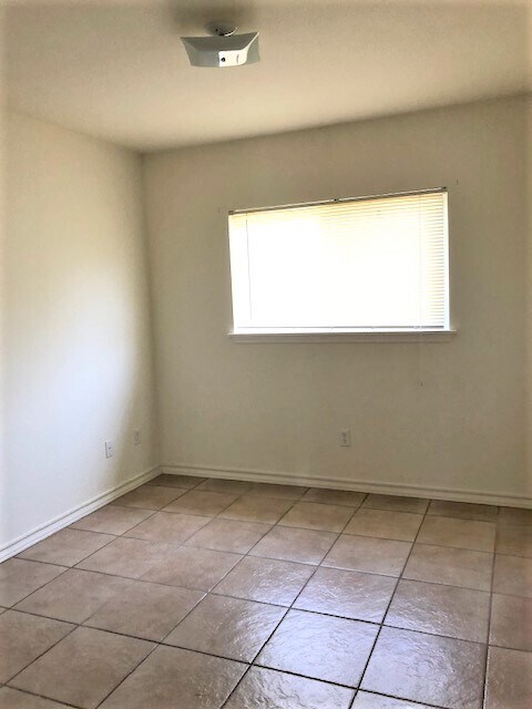 Bedroom - 215 N McCampbell St