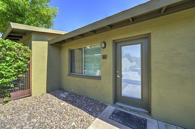 Building Photo - 1850 E Maryland Ave