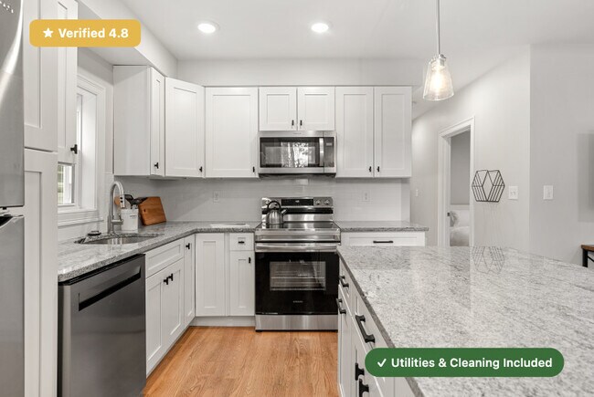 Foto del edificio - Furnished Private Bedroom in East Boston