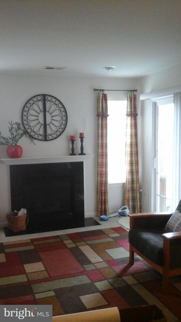 Building Photo - 703 Tin Roof Ct