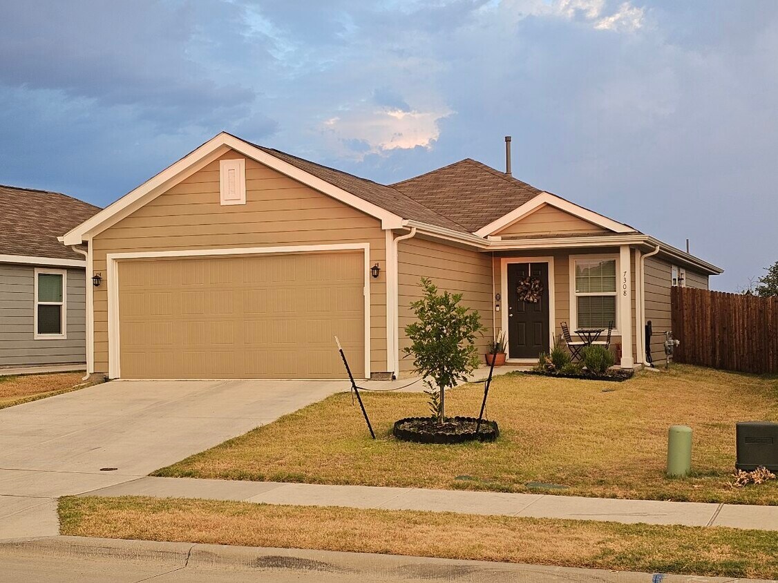 Primary Photo - 7308 Jackrabbit Ave