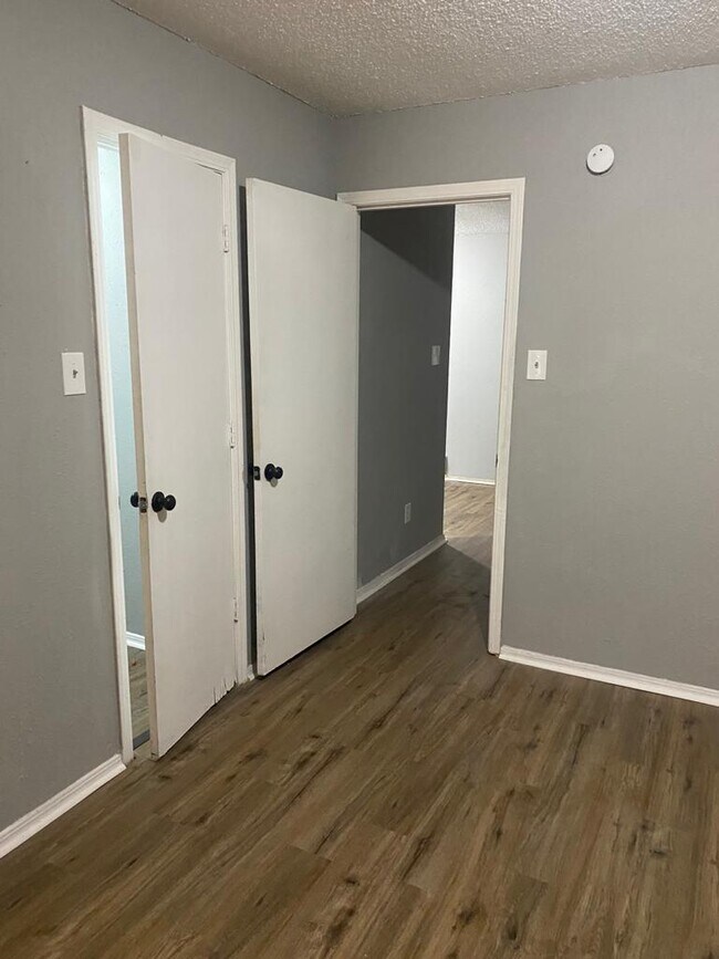 Building Photo - 3711 Birnie Ave
