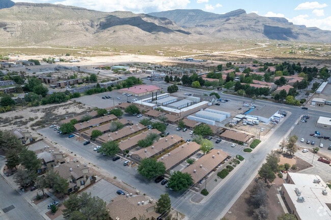 Los Arcos y Starlight Court - Los Arcos and Starlight Court