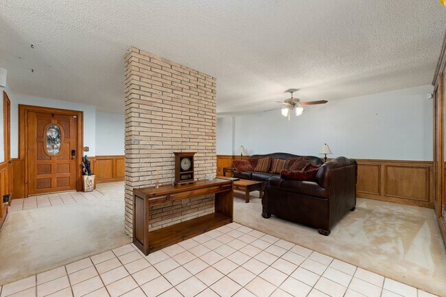 Building Photo - 2400 Zillock Rd