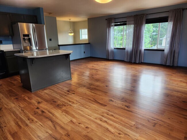 Building Photo - Desirable Home Located In Silverdale