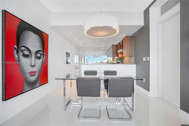 Foto del edificio - 6801 Collins Ave