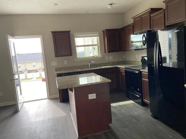 Building Photo - 4054 Saddlecreek Wy