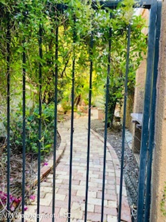 Foto del edificio - 3 br, 2 bath House - 806 E Becker Lane