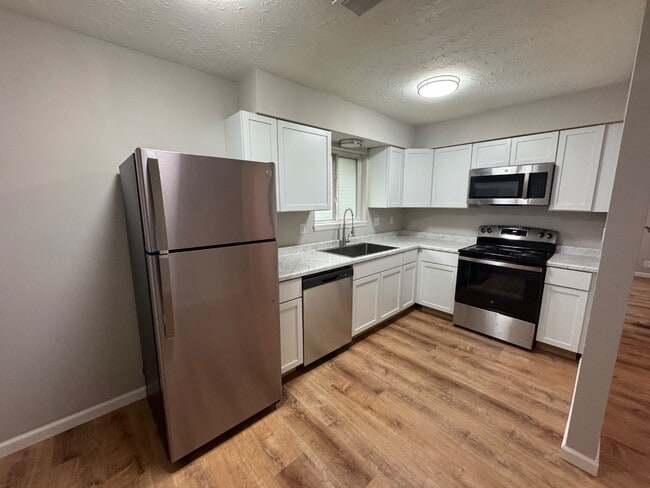 Building Photo - 610 Bremer Dr