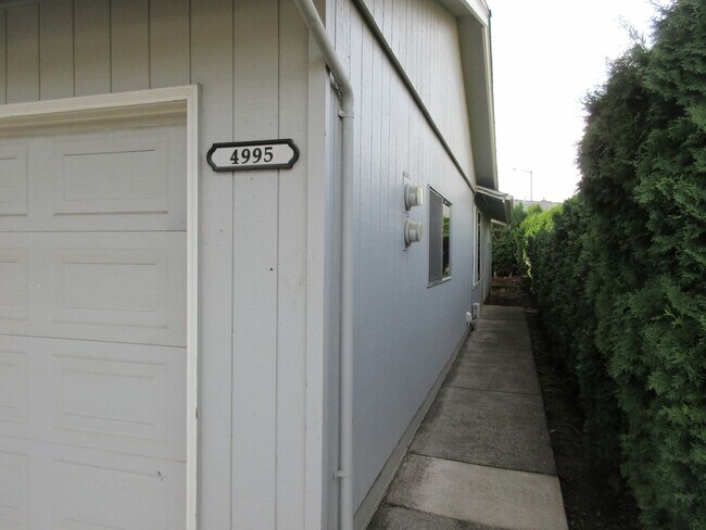 Foto del edificio - Spacious Two Bedroom Duplex