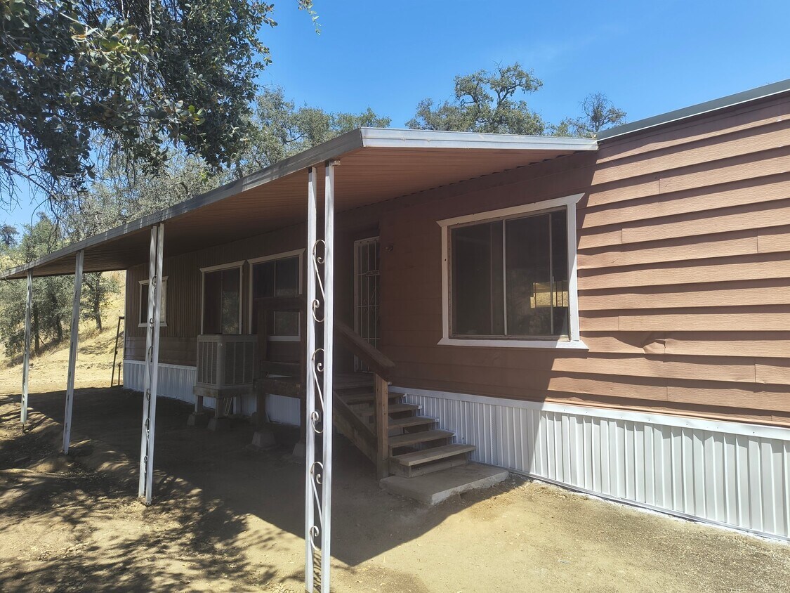 Foto del edificio - 35468 E Kings Canyon Rd