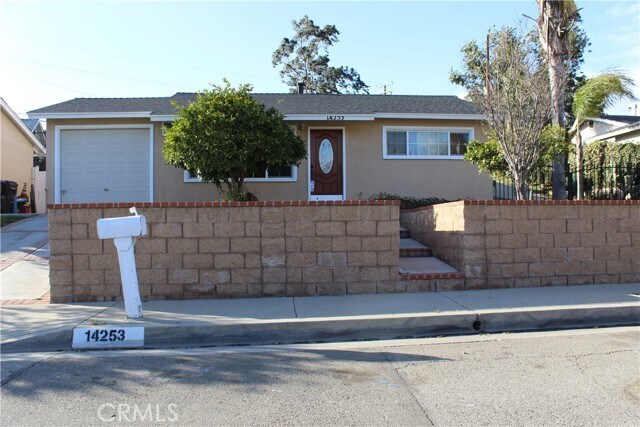Foto del edificio - 14253 Tedford Dr E