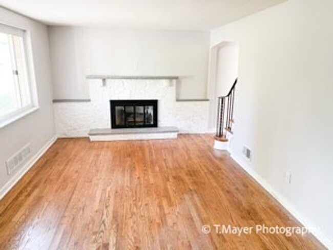 Building Photo - Charming 3-Bedroom Home for Rent in Brookl...