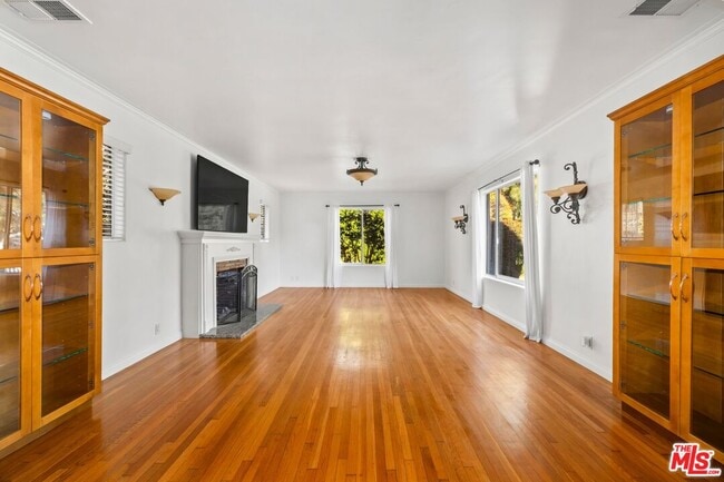 Building Photo - 1050 Centinela Ave