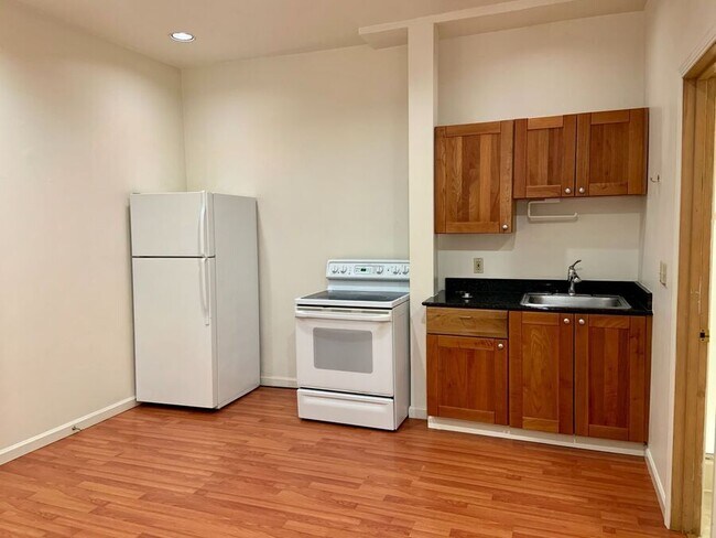 Foto del edificio - Cozy Studio Living with Parking and Pet-Fr...