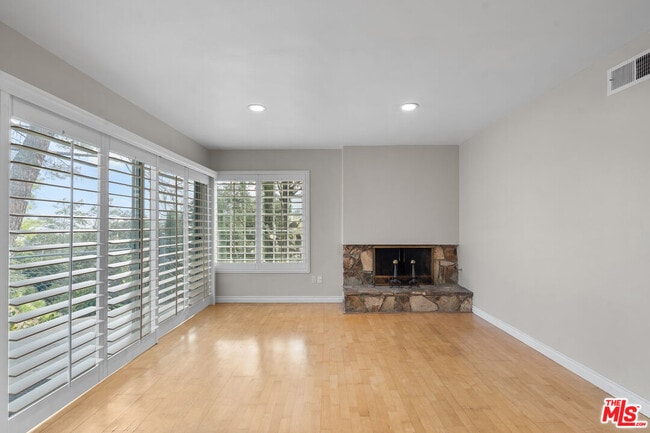 Building Photo - 9631 Crystal View Dr