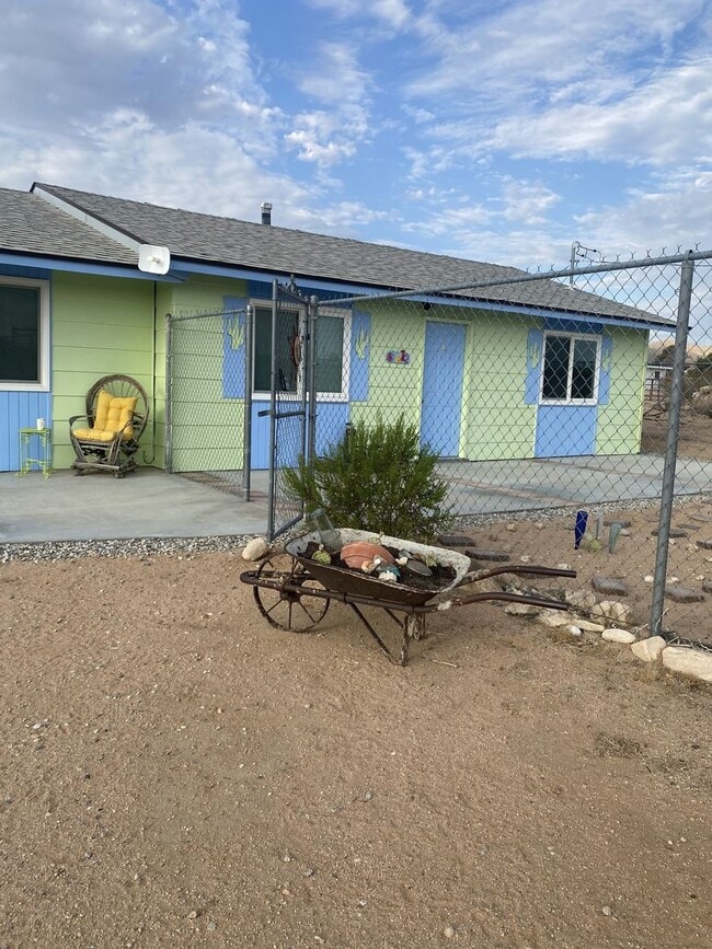 Building Photo - 62812 Lind Ln