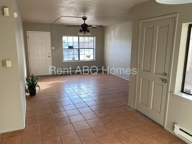 Building Photo - NW Townhome in West Mesa School District