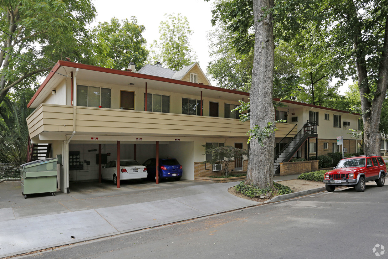 Building Photo - The Bermuda Apartments