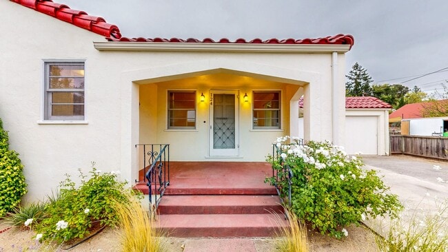 Building Photo - PURE Property Management -  Charming 2BR/1...