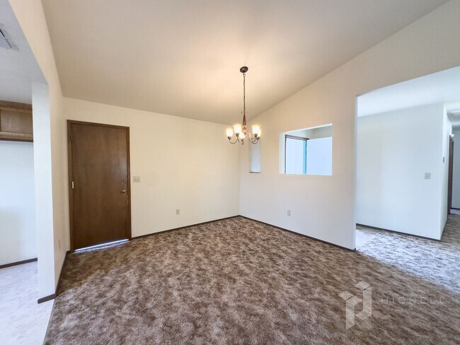 Foto del edificio - Spacious Home on the West Side of Redding ...