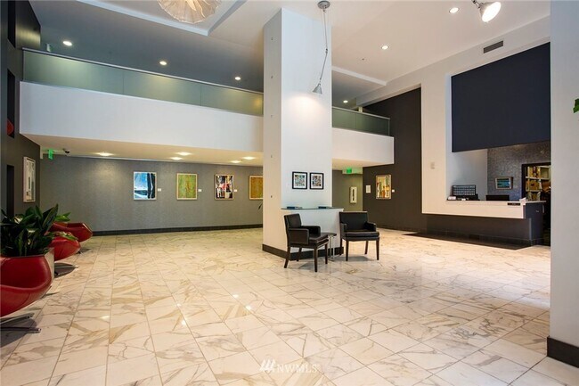 Foto del edificio - Elegant Belltown Condo with Open Floor Pla...