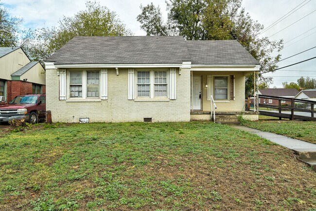 Building Photo - Cozy 2BD/1BTH Home Move In Ready Minutes f...