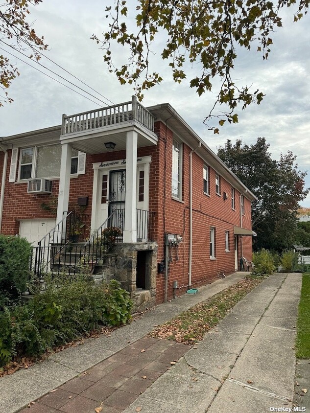 1717 Clintonville St Unit 1, Queens, NY 11357 Room for Rent in