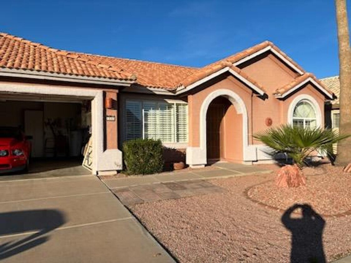 Primary Photo - AZ Living Spacious 2 bed/2 bath in 55+ gat...