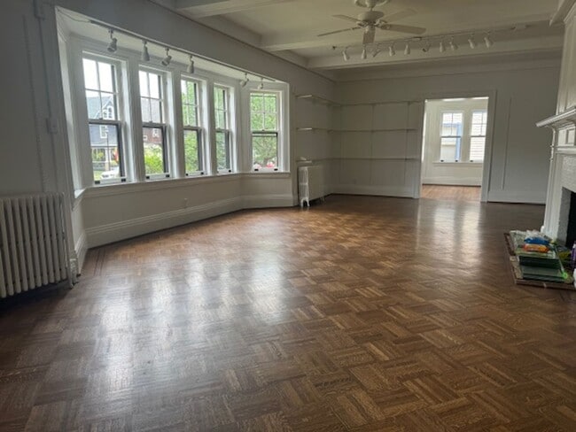 Building Photo - 775 University Ave