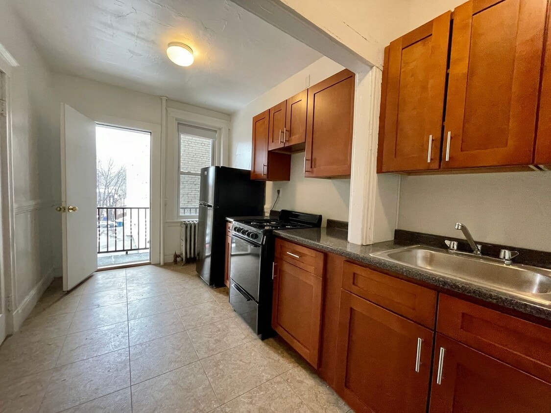 Large 1 bedroom unit with renovated kitche... - Large 1 bedroom unit with renovated kitche...