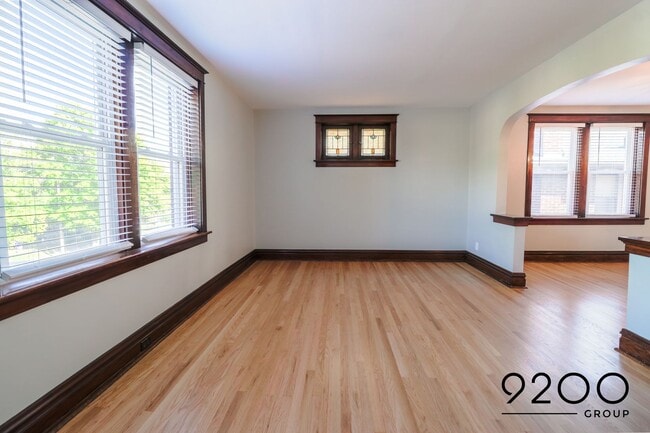 Building Photo - Newly Renovated 2Bed/1Bath in Charming Sou...