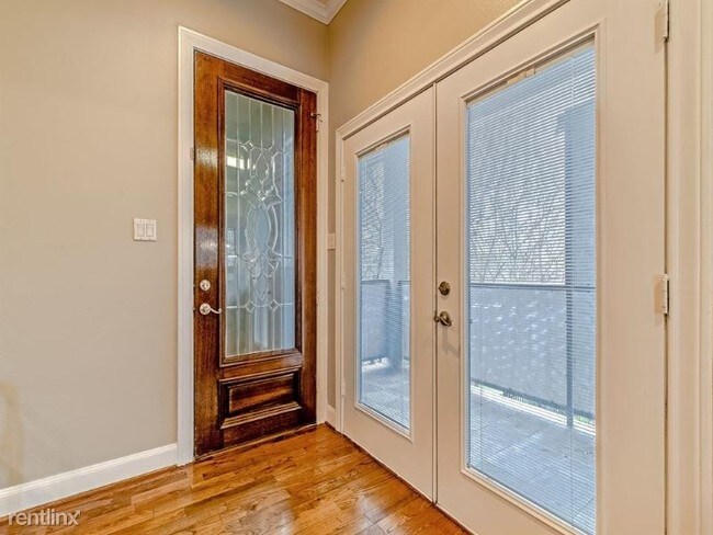 Building Photo - 2 br, 1 bath Apartment - 2626 Reagan St