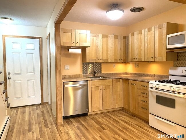 Building Photo - 31 Locust Cir