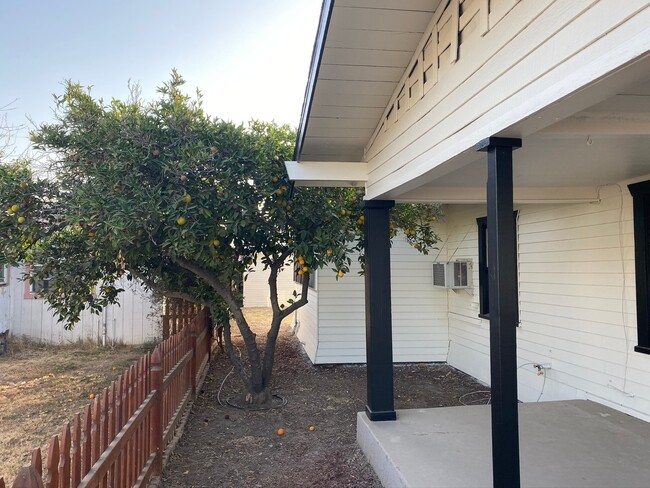 Building Photo - 111 S Orange Ave