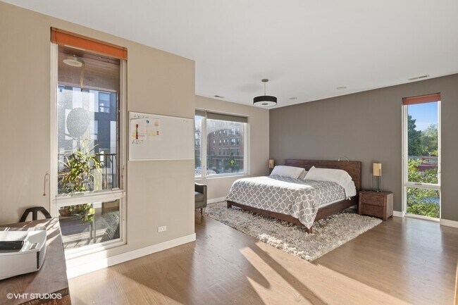 Foto del edificio - 1555 N Talman Ave