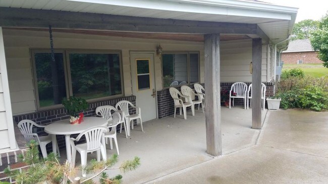 Building Photo - 106 1st St NE Apt #12, DeSmet SD 57231