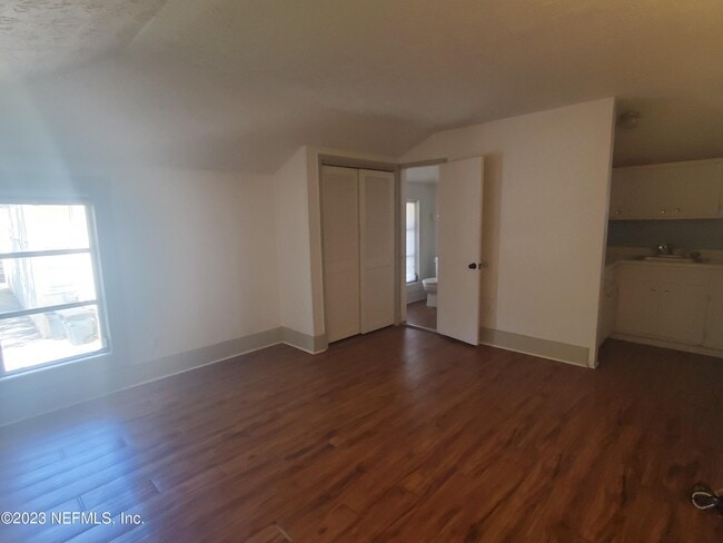 Building Photo - 3114 Riverside Ave