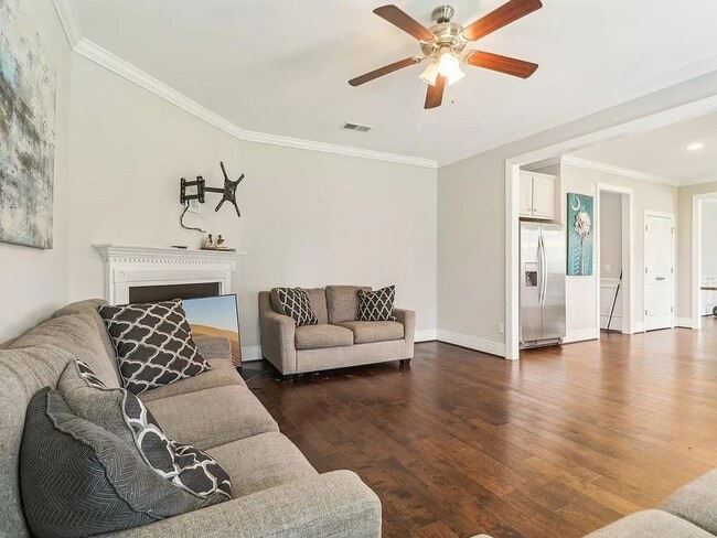 Building Photo - Stunning 4BR House in Columbia
