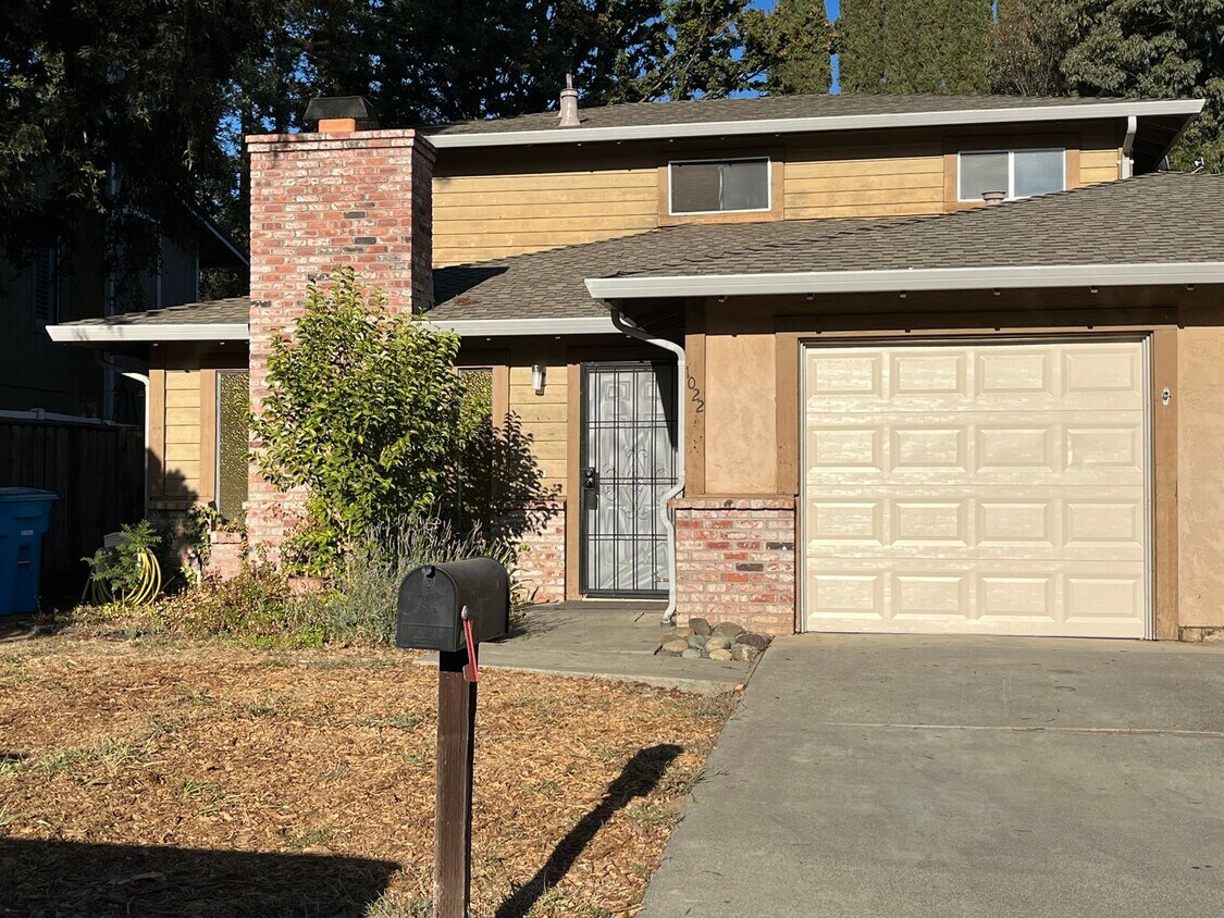 1020 Justin Way Unit 1022, Dixon, CA 95620 Room for Rent in Dixon, CA