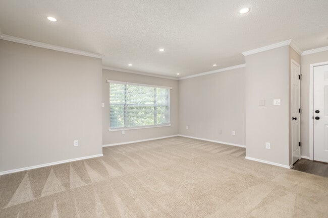 Building Photo - Dunwoody Ridge