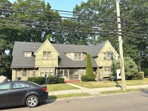 Building Photo - 118 Hawthorne Ave