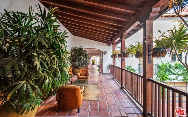 Foto del edificio - 1414 N Harper Ave