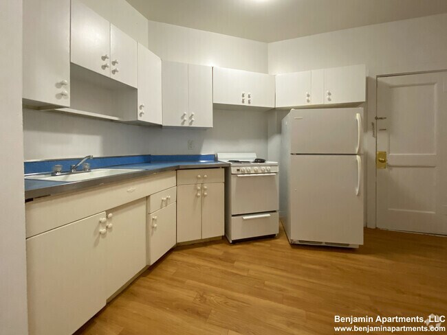 Building Photo - 1592 Beacon St