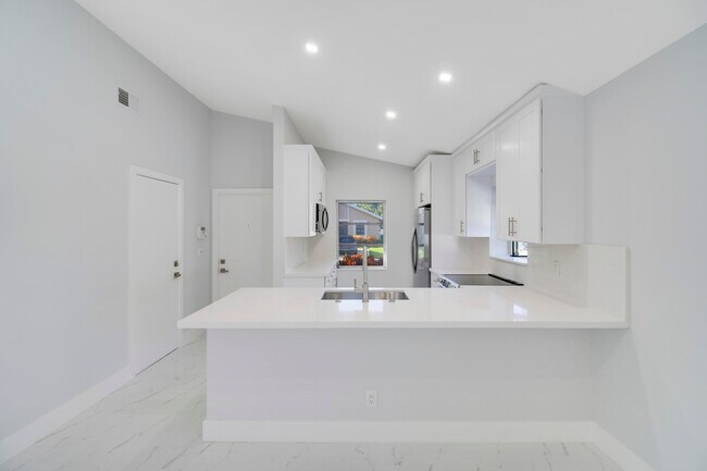 Building Photo - 8055 Sweetbriar Way