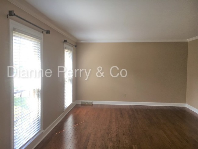 Building Photo - 2223 Waverly Dr