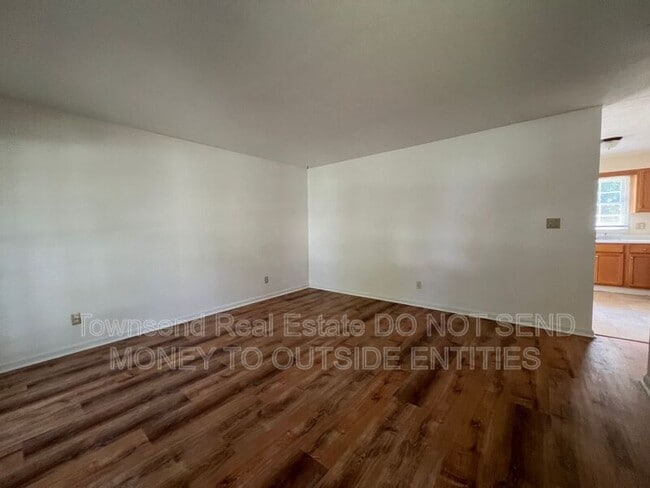 Building Photo - 2213 Stanton St
