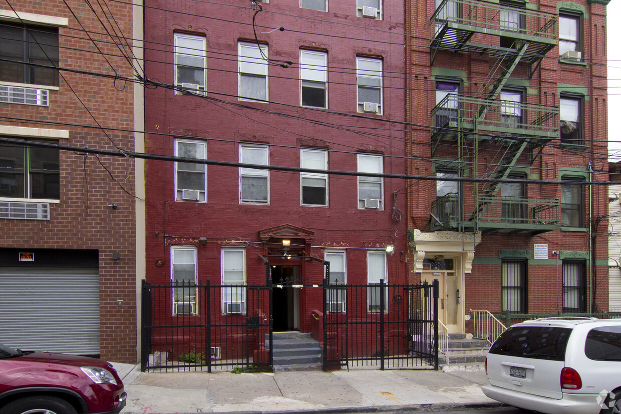 Building Photo - 373 E 154th St