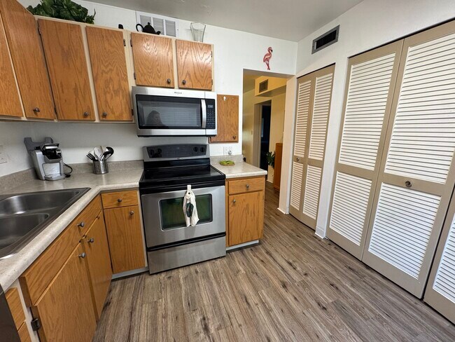 Cocina - 6700 1st Ave S